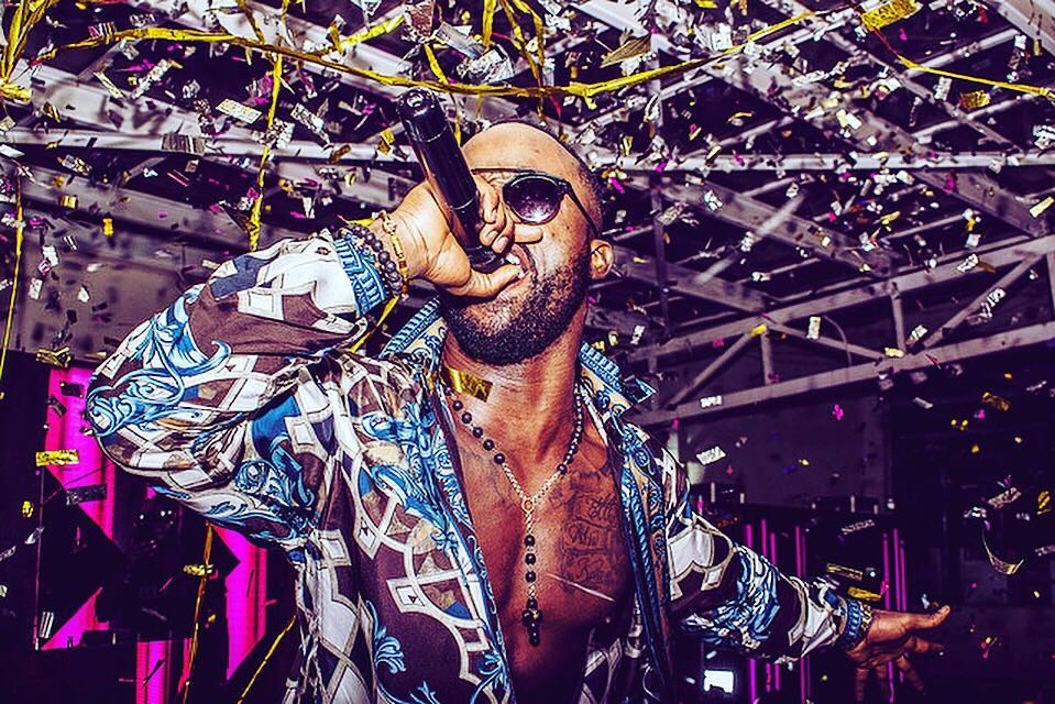 Iyanya juxtaposes artificial intelligence and its place in human relationships in his new video for Hold On.